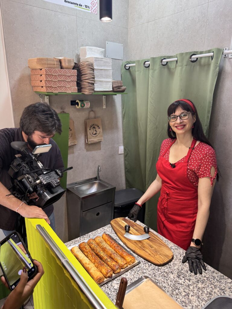Eva preparando burek para laSexta en Burekisimo