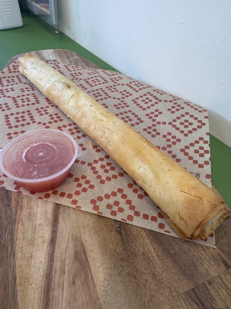 Burek/börek vegano de champiñones frescos en Burekisimo, Madrid
